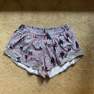 LULULEMON HOTTY HOT SHORT ll 2.5